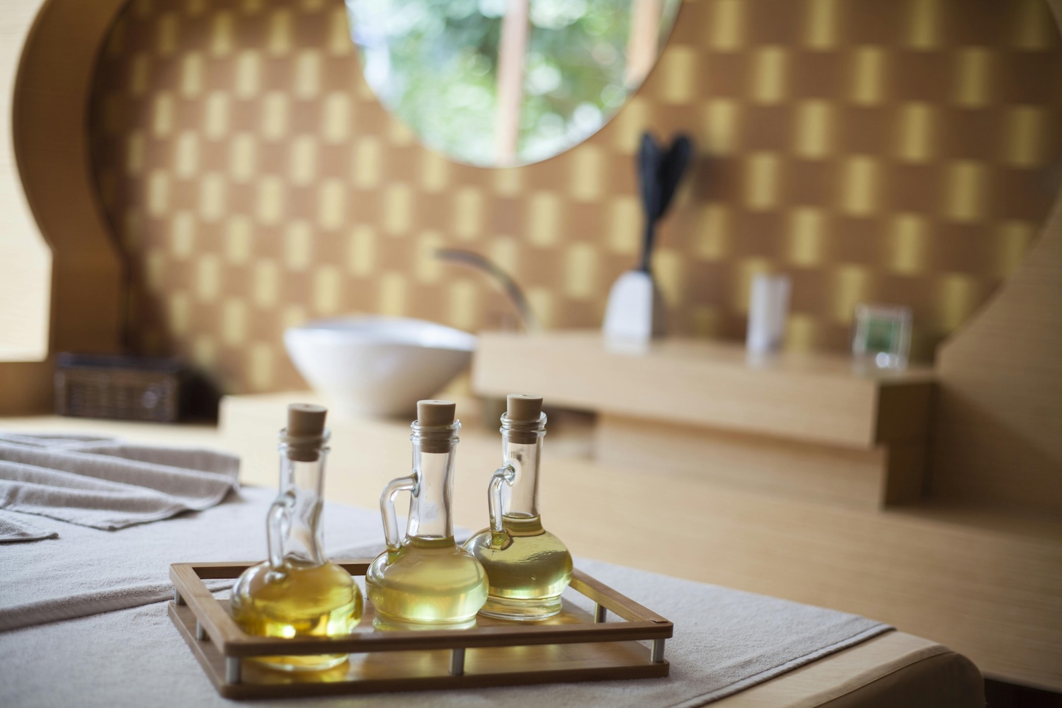 7 Best Natural Kitchen Essentials for Small Apartments (Safe & Space-Saving)